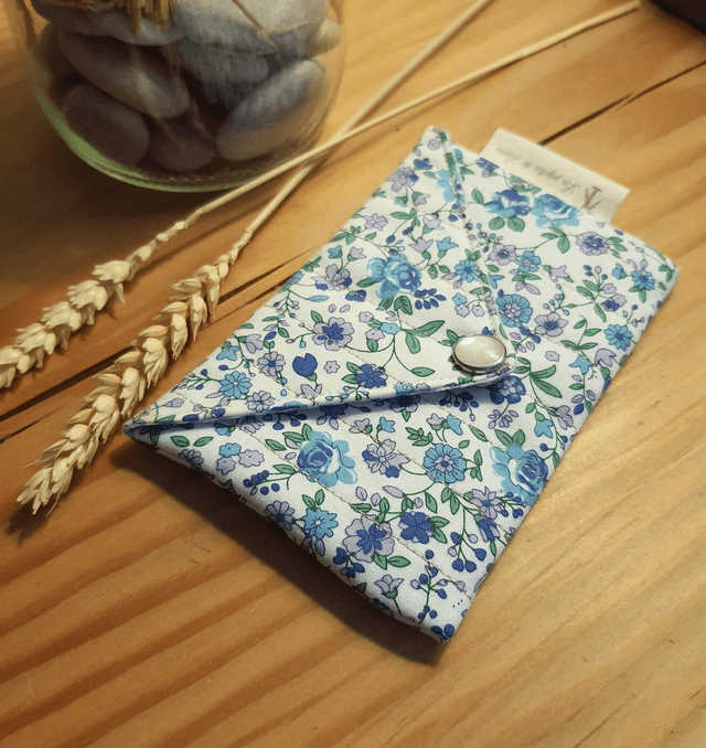 Mini pochette fleurie bleue