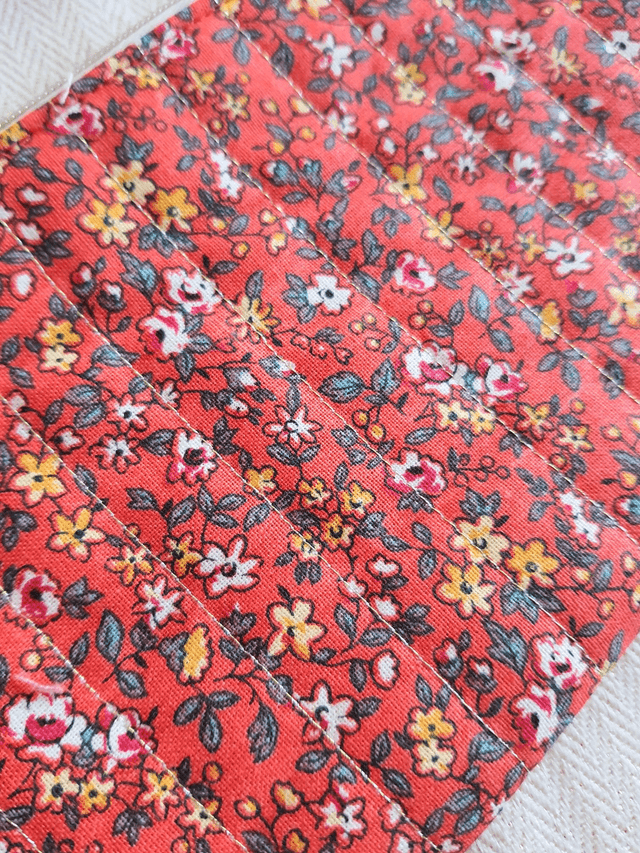 Trousse matelassée rouge fleurie