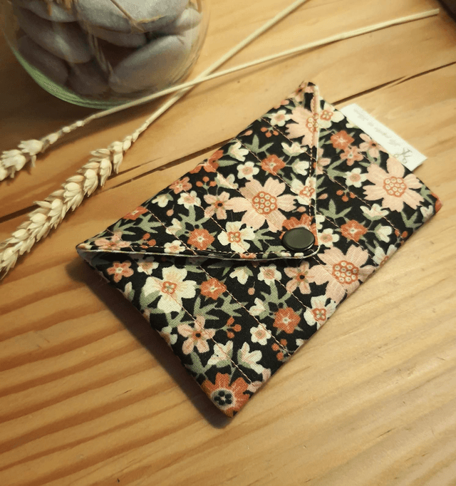Mini pochette fleurie noire