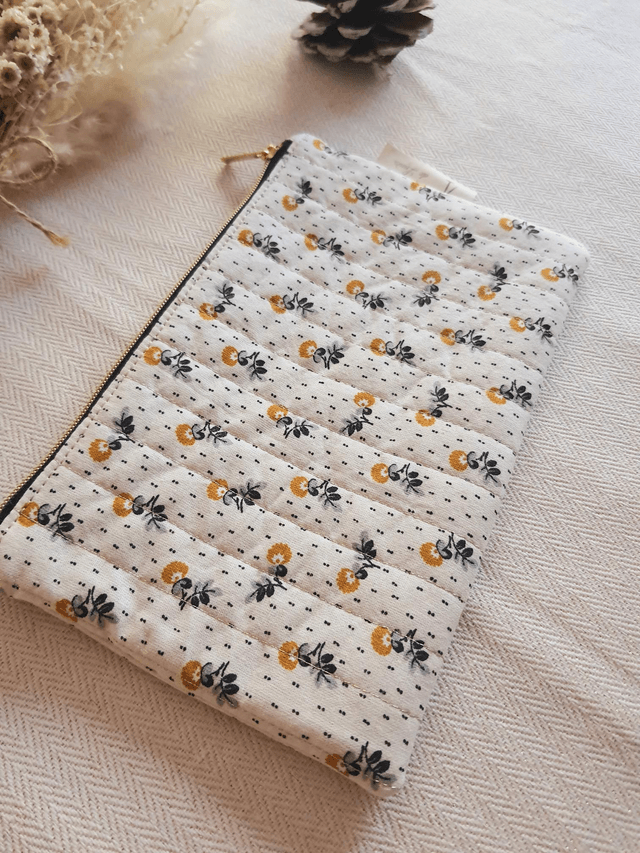 Trousse matelassée beige