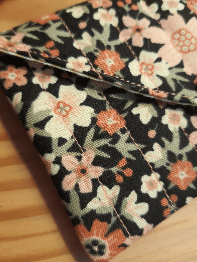 Mini pochette fleurie noire