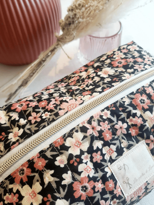 Grande trousse fleurie noire