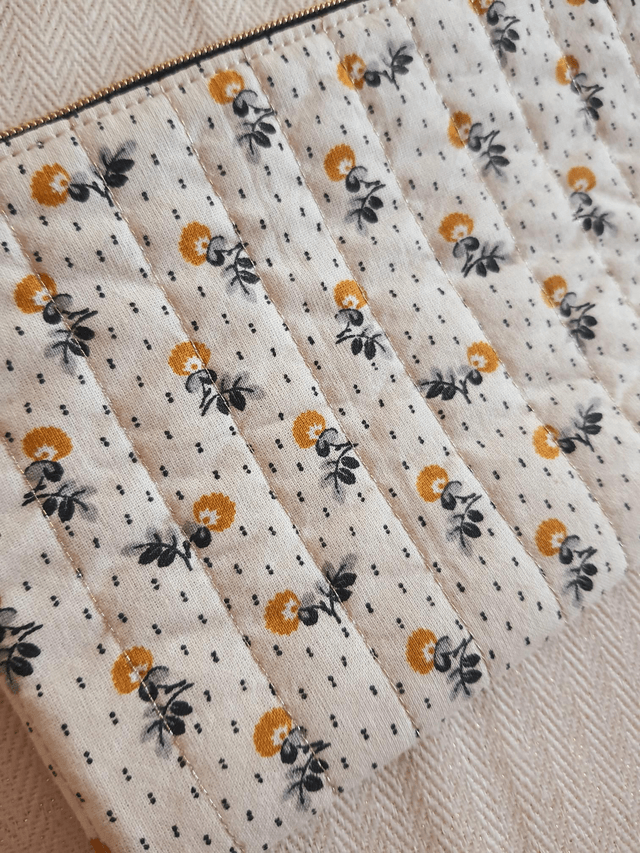 Trousse matelassée beige